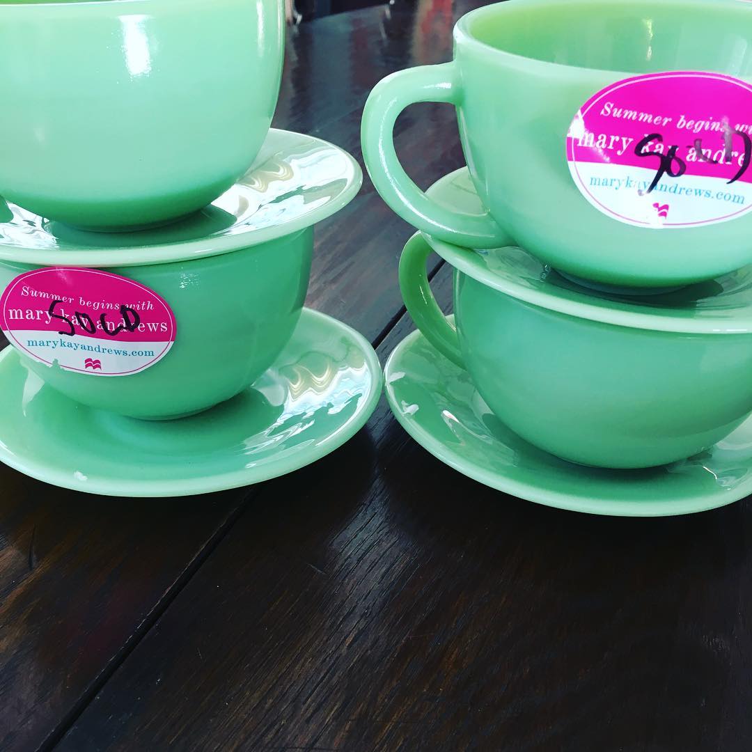 Found a new use for the adorable MKA stickers my publisher had made. Love these diner style Jadeite cups & saucers I found at an early morning estate sale. Thanks, @stmartinspress